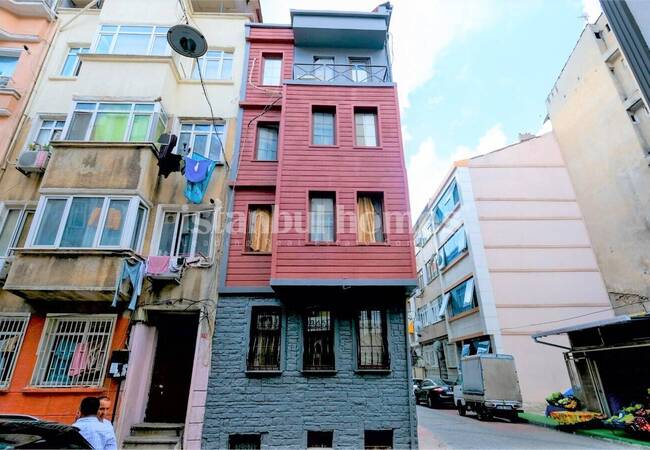 Building With An Elevator And 6 Studio Apartments In Fatih