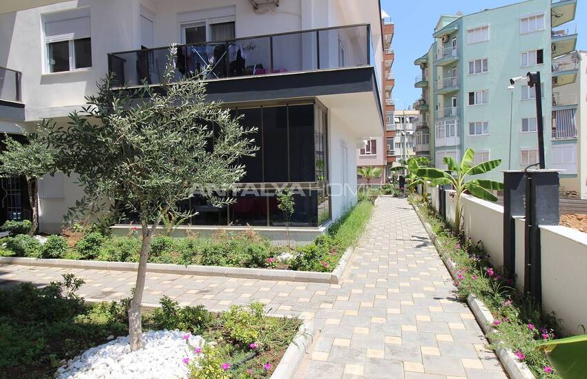 Antalya Şehir Merkezi nde Havuzlu Sitede 1 1 Eşyalı Daire