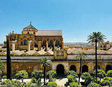 The Magic of Granada: 7 Local Experiences & 7 Historical Sites