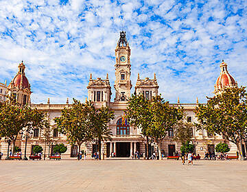 Spain Sets Tourism Record: A New Era for Real Estate!
