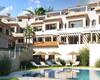 Golfside Houses in a Sought-after Neighborhood in Estepona 1