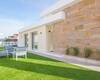 Spacious Villas on a Large Plot with Pool in Torrevieja 4