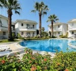 آپارتمان مبله با منظره طبیعت با استخر در کمر