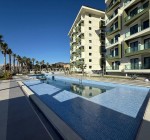 Alanya'da Havuzlu Sitede Deniz Manzaralı Eşyalı Daire