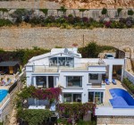 Kalkan'da Olanaklara Yakın Özel Havuzlu Deniz Manzaralı Villa