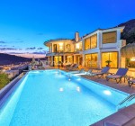 Kaş Kalkan'da Havuzlu ve Deniz Manzaralı Lüks 5+1 Villa