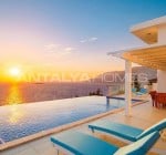Antalya Kaş’ta Sonsuzluk Havuzu Bulunan 5 Yatak Odalı Villa