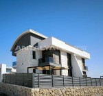 Двухквартирный дом с 4 спальнями, бассейном и садом в Белеке