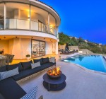 فيلا من 5 غرف نوم مع مسبح وموقف سيارات في كالكان، أنطاليا