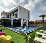 Furnished Villa with Heated Pool in Antalya Kadriye
