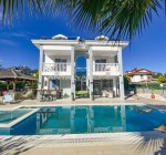 Fethiye Ölüdeniz'de Plaja Yakın Lüks Villa