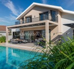 House with Pool and Garden Near Çalış Beach in Fethiye