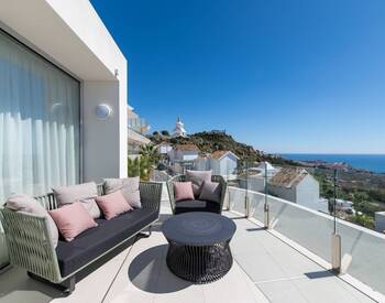 Modernly Designed Sea View Apartments in Benalmádena 2