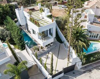 Beachside Prestigious Villas for Sale in Marbella 1