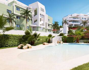 Golfside Properties in a Sought After Area of Mijas 1