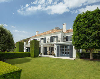 Exclusively Located Prestigious Property in Marbella 1