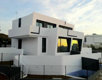 Виллы в Отличном Месте на Побережье Торре-дель-Мар, Малага 2