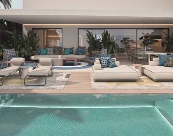 Well-located Beachfront Villa for Sale in Marbella 2