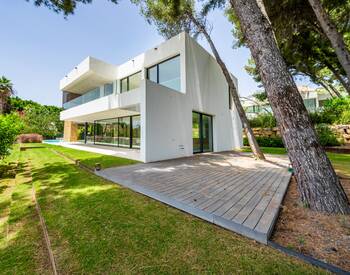 Unique Detached House with Pleasant Sea Views in Marbella 1
