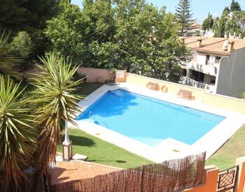 Well-located Townhouse with Large Terraces in Benalmadena 1