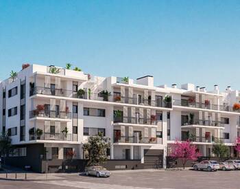 Estepona'da Havuzlu Site İçinde Şık ve Ferah Daireler 3