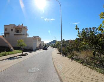 Wohngrundstück In Der Nähe Von Malaga City In Benalmadena 1
