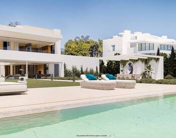 Beachfront Luxury Villa with a Private Lift in Estepona 3