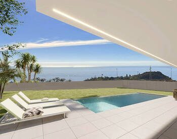 Benalmadena'da Panoramik Deniz Manzaralı Geniş Villa 1