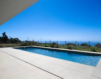 Benalmadena'da Panoramik Deniz Manzaralı Geniş Villa 3