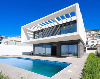 Benalmadena'da Panoramik Deniz Manzaralı Geniş Villa 2