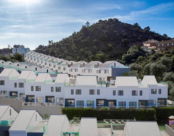 Malaga'da Yeni Şehir Evleri ve Yarı Müstakil Evler 1