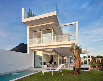 Quality Villas with Sea Views in Marbella's Prime Location 1