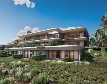 Exclusive Villas with Exceptional On-site Amenities in Casares 1