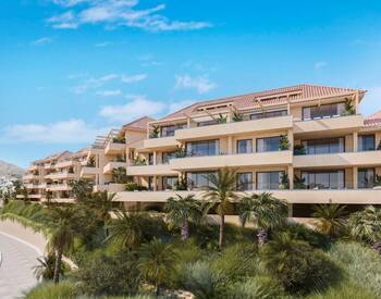 Benalmadena Malaga'da Golf Sahasına Yakın Şık Daireler 1