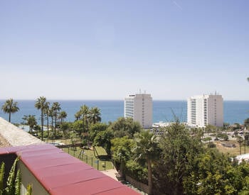 Benalmádena'da Jakuzili Modern 6 Yatak Odalı Yarı Müstakil Ev 1