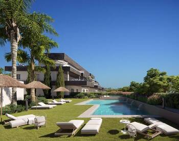 Casares Malaga'da Denize Yakın Şık Villalar 1