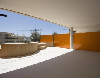 شقة مع شرفة كبيرة وطراز حديث في فوينخيرولا 2