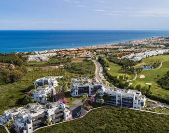 Häuser An Der Küste Mit Solarien Und Pool In Málaga 1