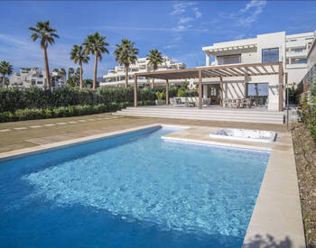 Move-in Ready Beachfront House in a Gated Complex in Marbella 2