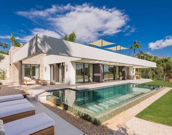 Роскошная вилла с бассейном недалеко от моря в Марбелье 1