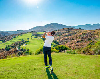 Mijas'ta Geniş Açık Alanlara ve Sonsuzluk Havuzuna Sahip Ev 3