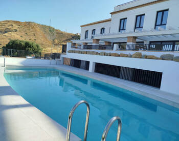 Sea-view Townhouses with Investment Potential in Torros Malaga 3