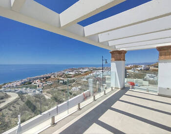 Sea-view Townhouses with Investment Potential in Torros Malaga 1