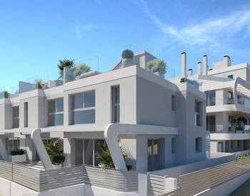 Málaga Estepona'da Plaja Yakın Sitede Şık Tasarımlı Evler 1