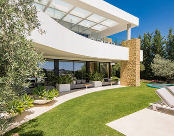 Luxurious Sea and Golf Views Villa with Pool in Benahavís 3