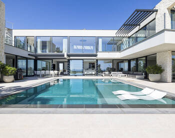 Sea View Villa for Sale with Pool in Benahavís 2