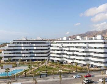 Apartamento De 3 Dormitorios Frente Al Mar En Torremolinos Málaga