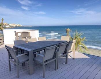Luxurious Sea View Townhouse with Top Amenities in Estepona 3