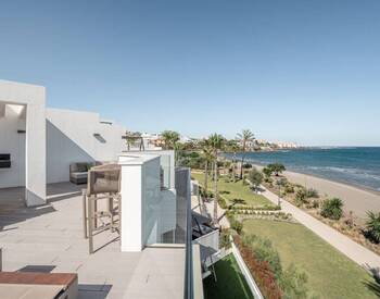 Luxurious Sea View Townhouse with Top Amenities in Estepona 2