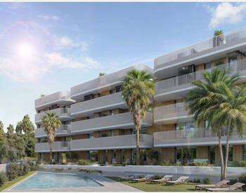 Estepona'da Havuzlu Site İçinde Deniz Manzaralı Daireler 2